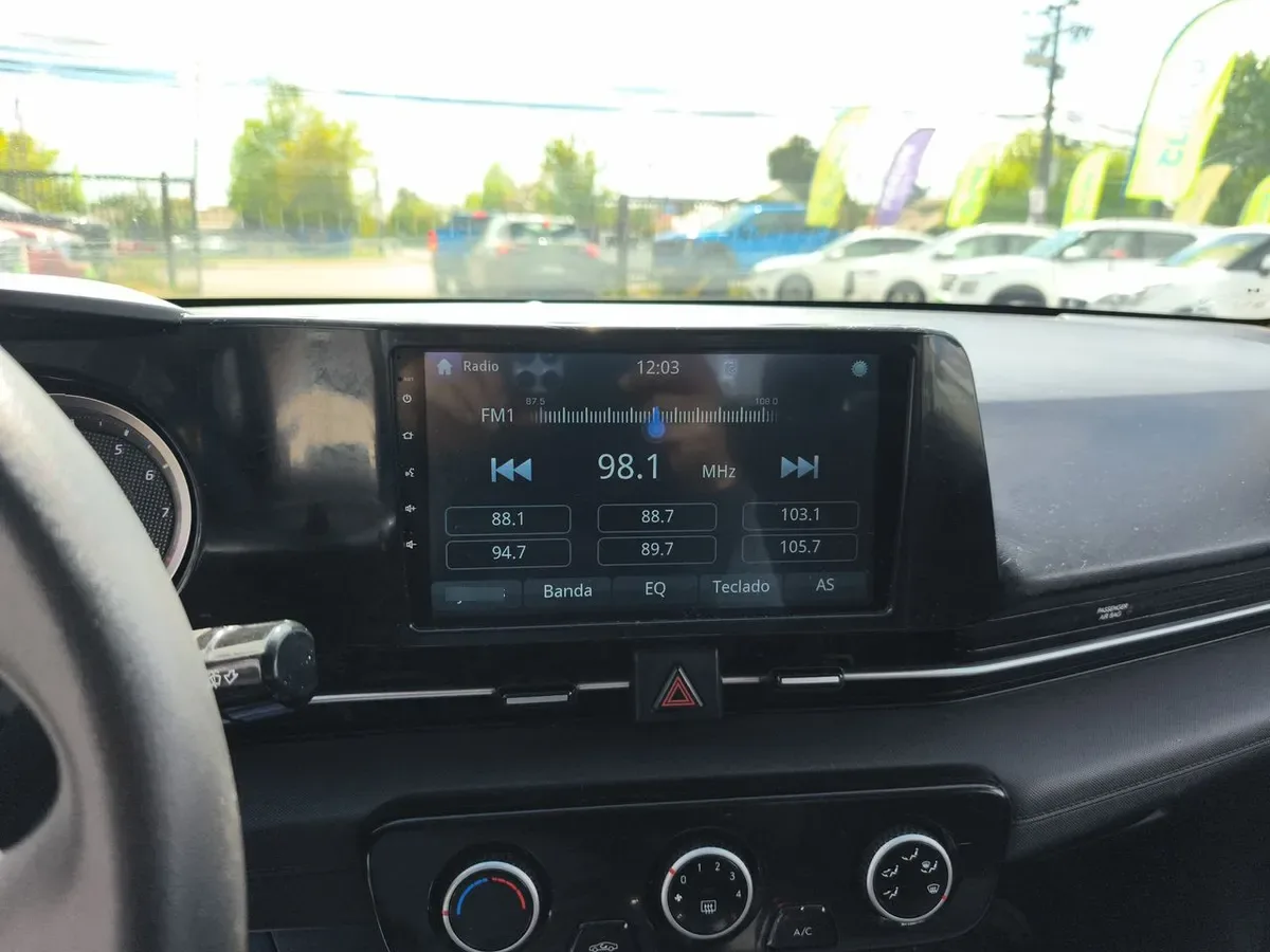Hyundai Accent 1.5 Plus 4x2 Mt 4p año 2024