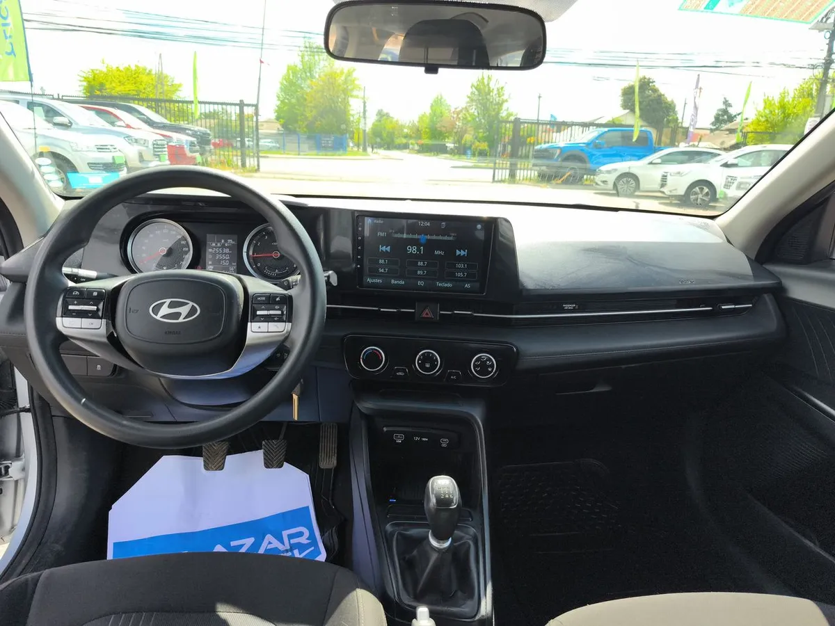 Hyundai Accent 1.5 Plus 4x2 Mt 4p año 2024