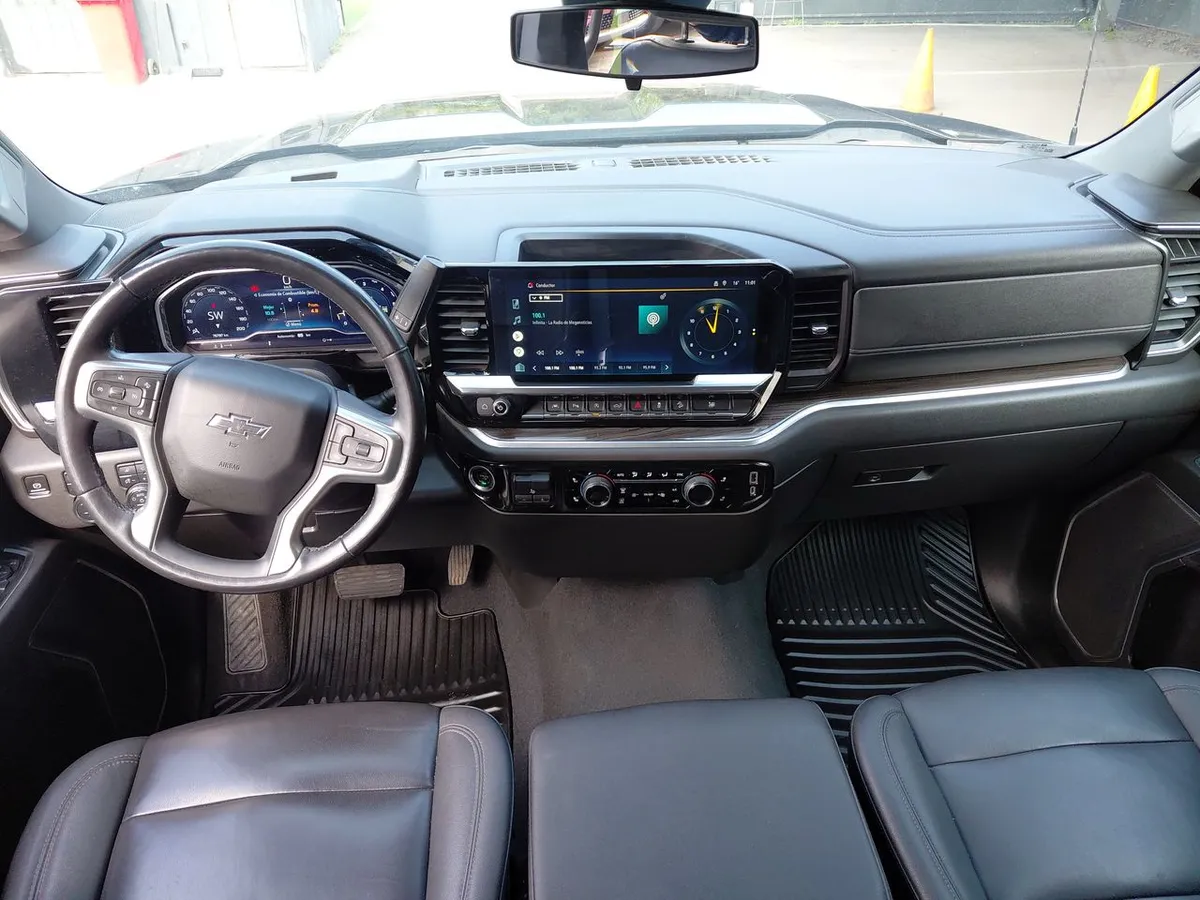 Chevrolet Silverado 5.3 Lt Trail Boss Z71 4x4 At 4p año 2023