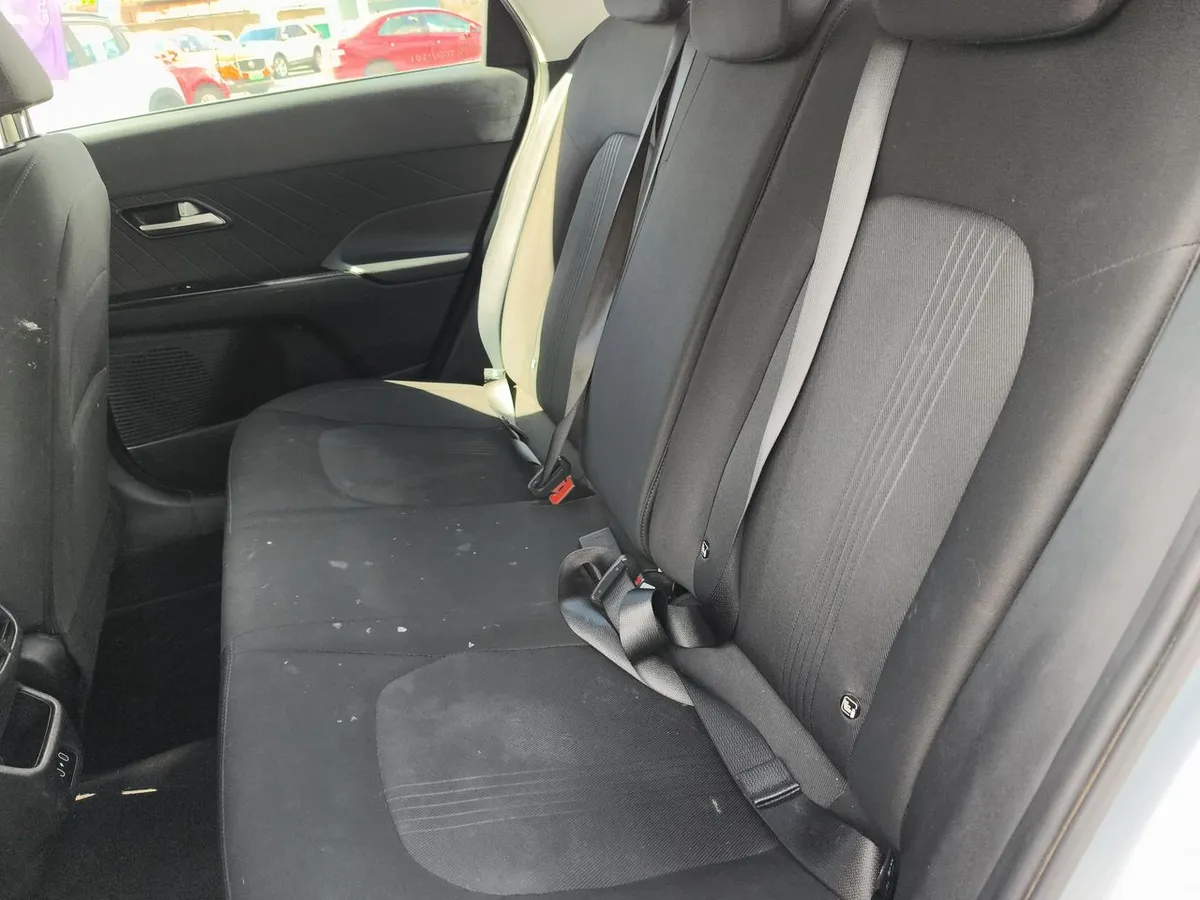 Hyundai Accent 1.5 Plus 4x2 Mt 4p año 2024