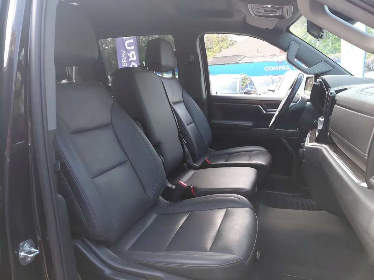 Chevrolet Silverado 5.3 Lt Trail Boss Z71 4x4 At 4p año 2023