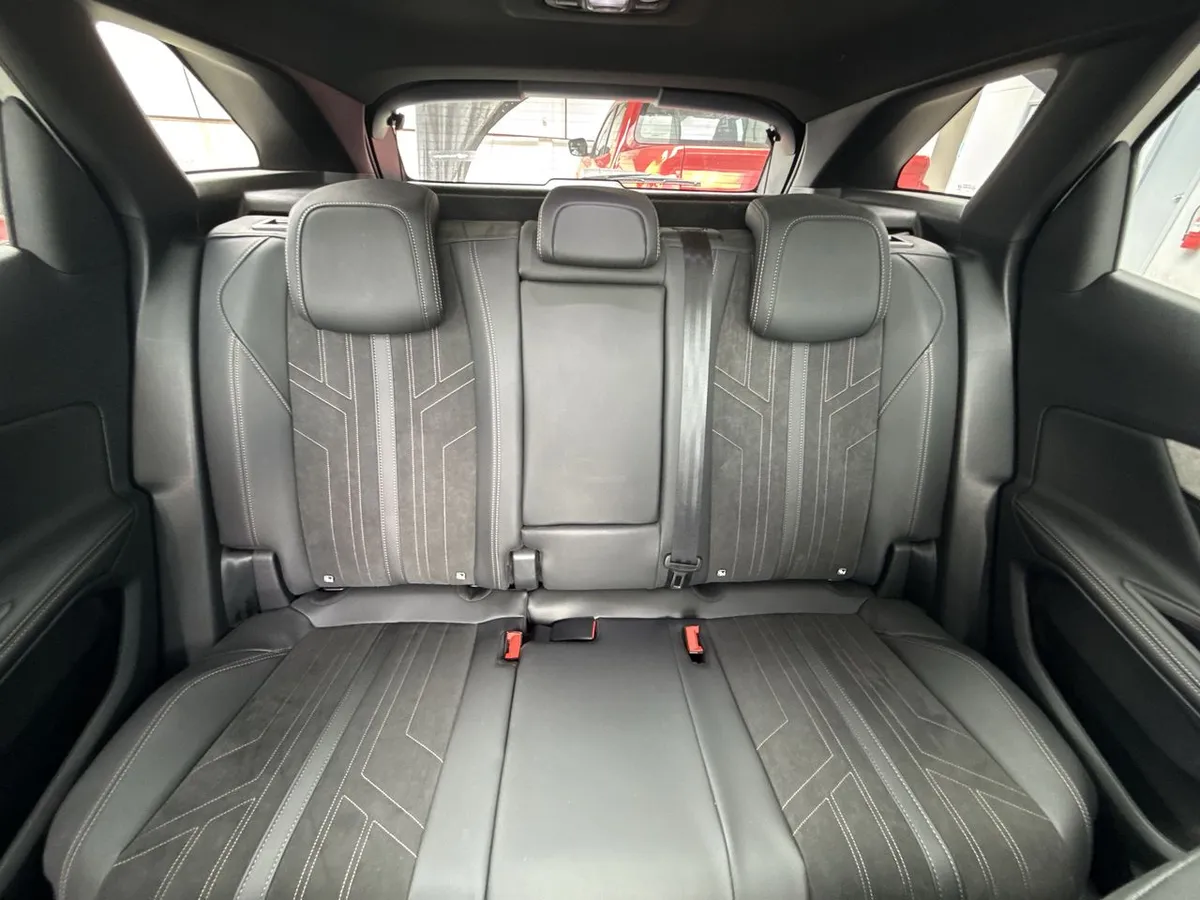 Peugeot 3008 1.6 Gt Black Pack Puretech 180 4x2 Eat8 5p año 2024