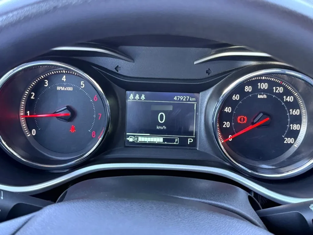 Chevrolet Tracker 1.2t Ltz R 4x2 At 5p año 2025