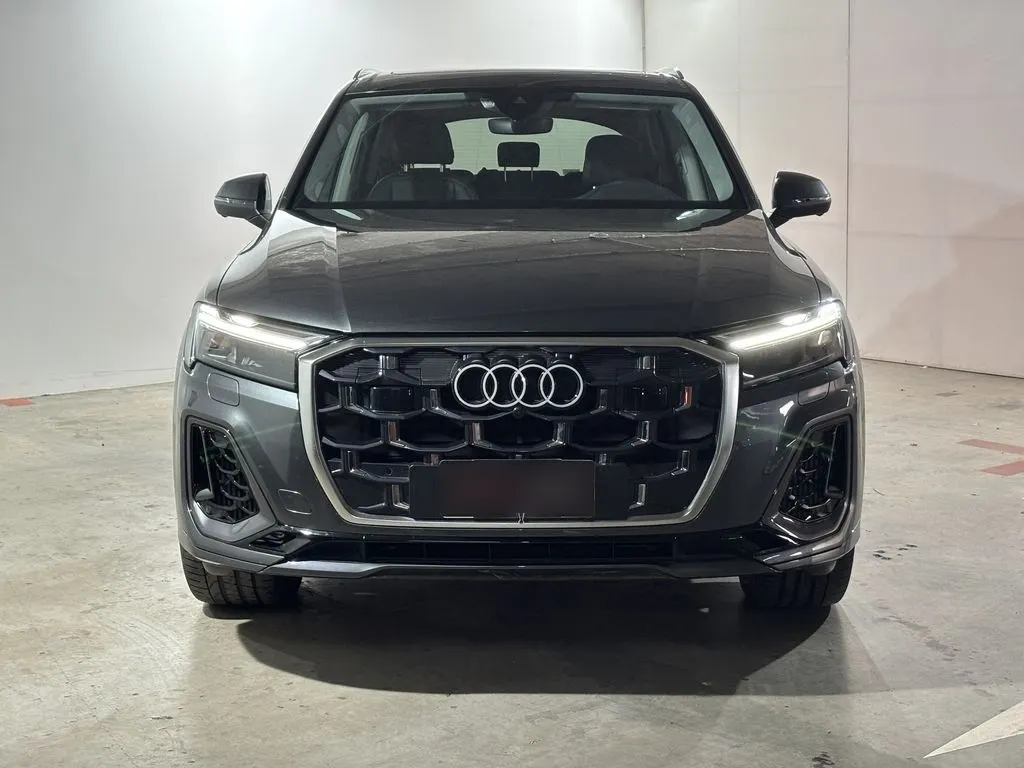 Audi Q7 3.0 55 Tfsi Sport Pi Quattro 4x4 7pas At 5p año 2025