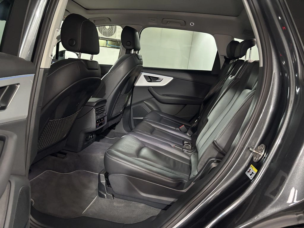 Audi Q7 3.0 55 Tfsi Sport Pi Quattro 4x4 7pas At 5p año 2025