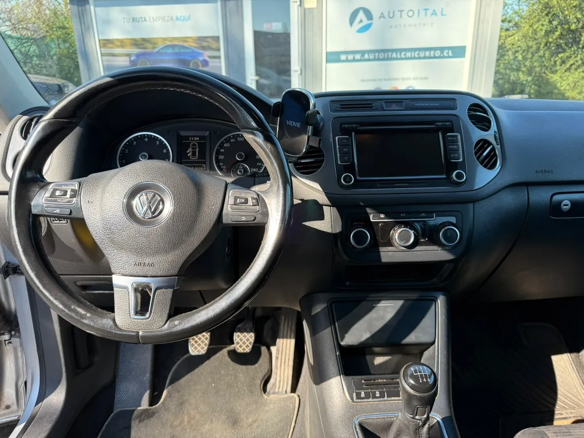 VOLKSWAGEN TIGUAN  año 2014