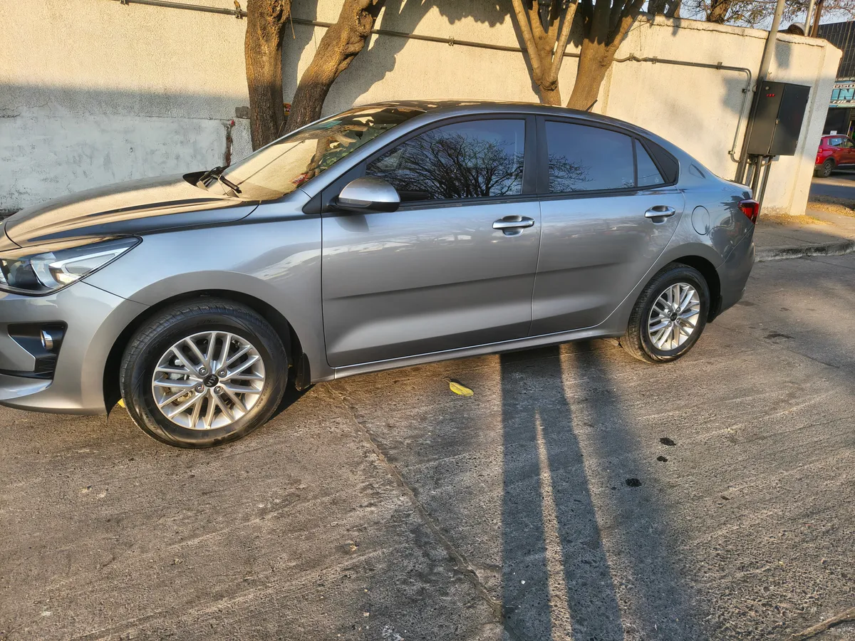 KIA MOTORS RIO 4 Rio 4 Lx 1.4l 6mt Ac año 2022