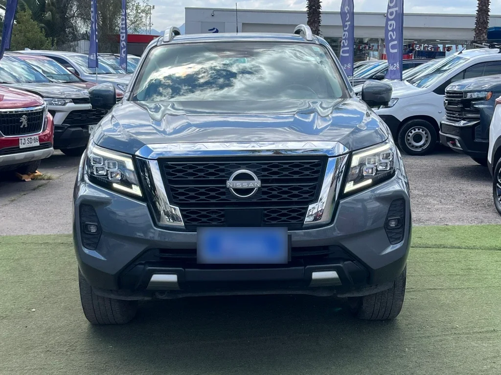 Nissan Navara 2.3d Platinum Diesel 4x4 Dob.cab. Mt 4p año 2023