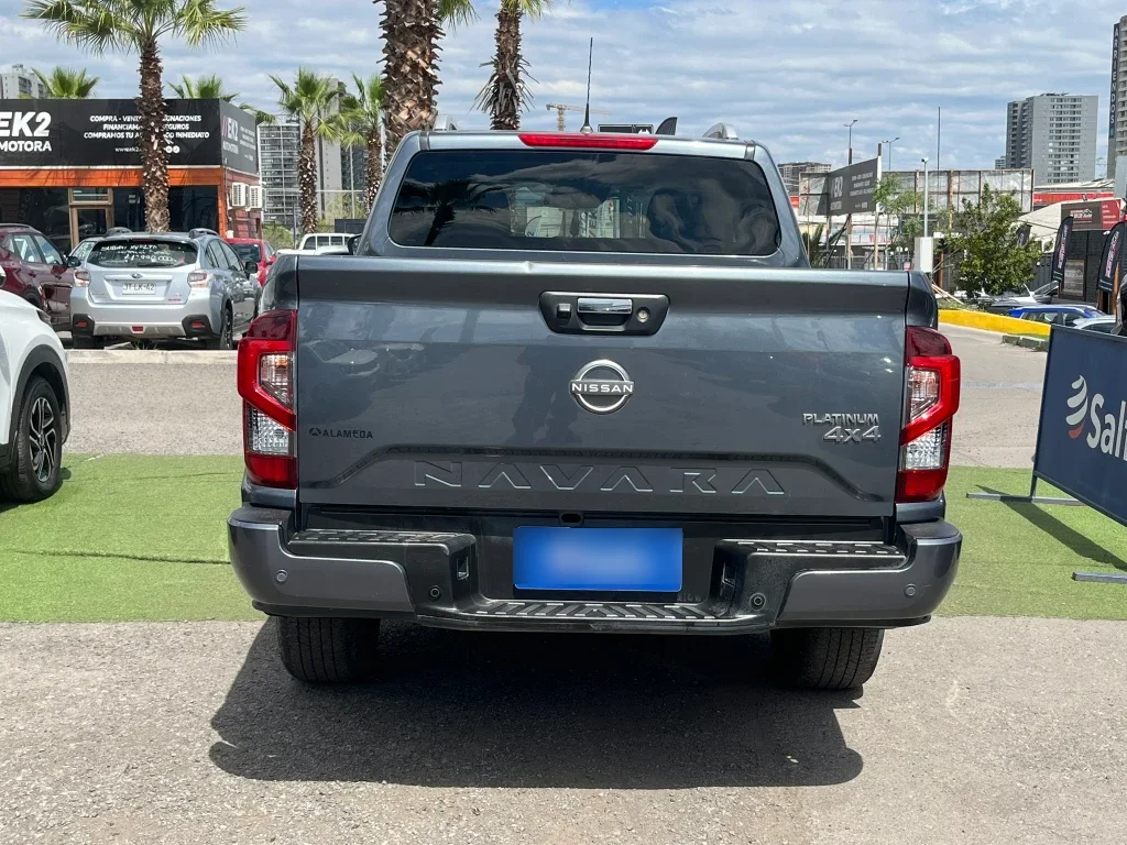 Nissan Navara 2.3d Platinum Diesel 4x4 Dob.cab. Mt 4p año 2023