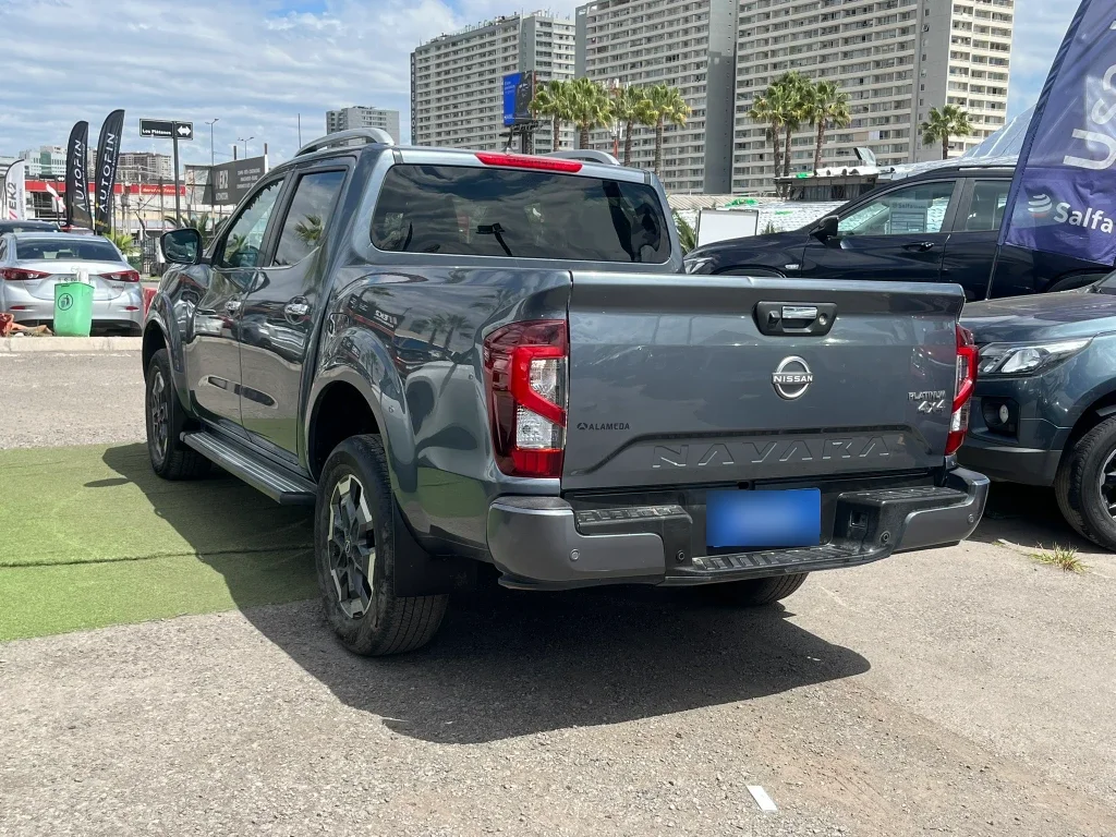 Nissan Navara 2.3d Platinum Diesel 4x4 Dob.cab. Mt 4p año 2023