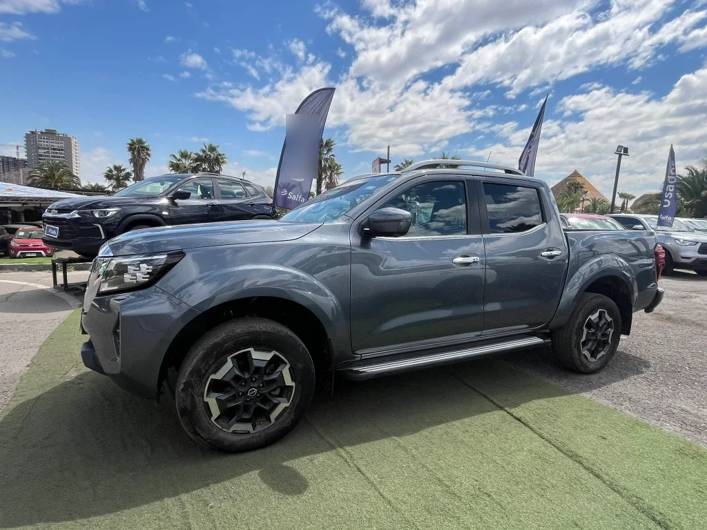 Nissan Navara 2.3d Platinum Diesel 4x4 Dob.cab. Mt 4p año 2023