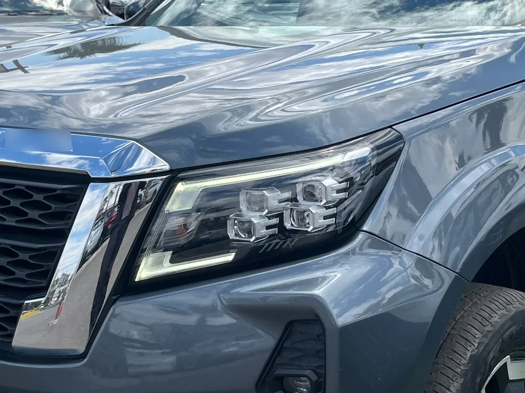 Nissan Navara 2.3d Platinum Diesel 4x4 Dob.cab. Mt 4p año 2023