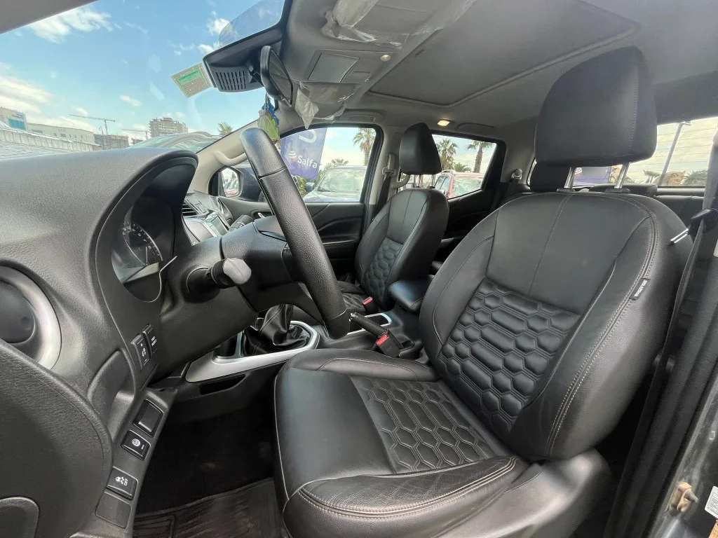 Nissan Navara 2.3d Platinum Diesel 4x4 Dob.cab. Mt 4p año 2023