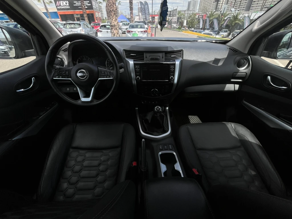 Nissan Navara 2.3d Platinum Diesel 4x4 Dob.cab. Mt 4p año 2023