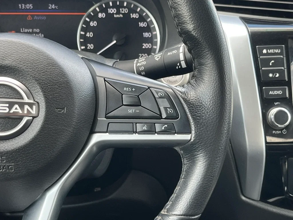 Nissan Navara 2.3d Platinum Diesel 4x4 Dob.cab. Mt 4p año 2023