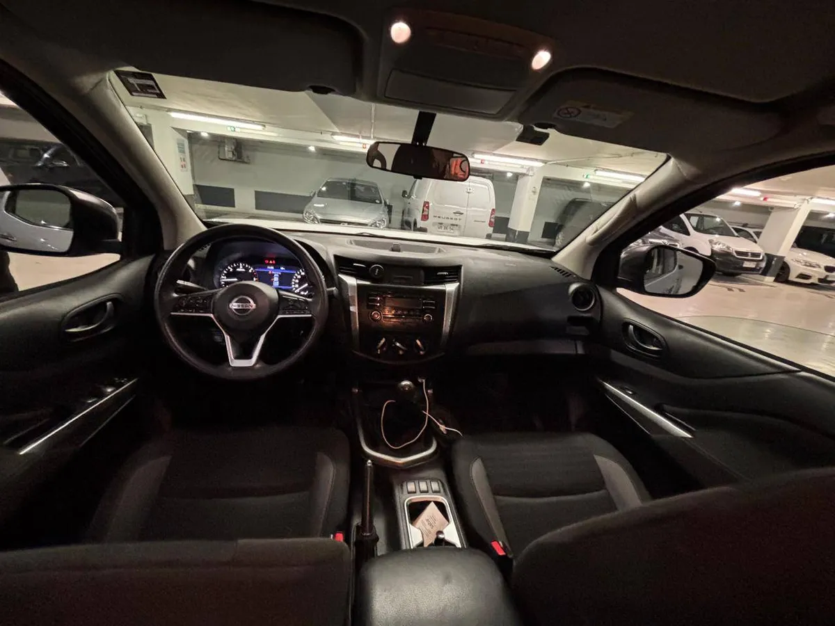 NISSAN NAVARA 2.3 Dc Xe Mt 4x2 Diesel año 2022