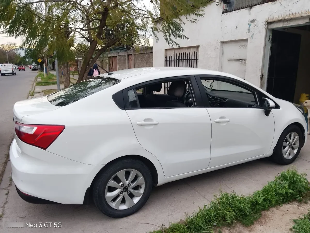 KIA MOTORS RIO 4 1.4 Ex 4 6at Full año 2017