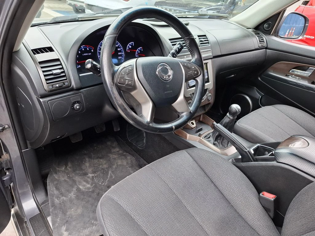 Ssangyong Rexton 2.0 Diesel 2wd Mt 5p año 2016