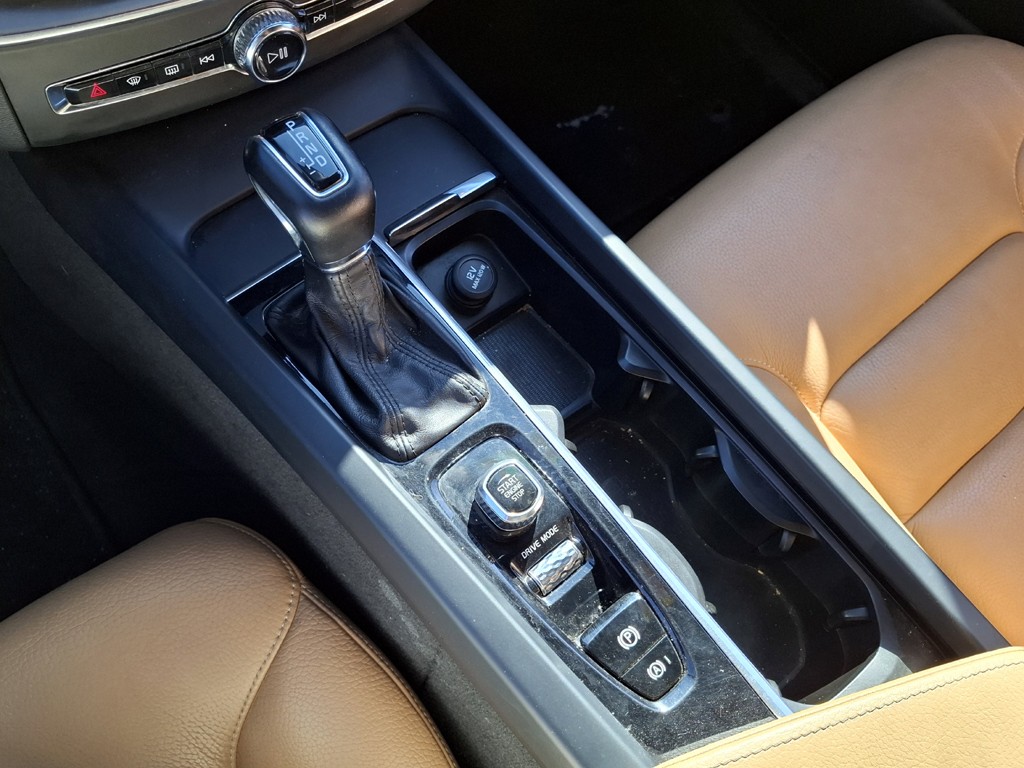 Volvo Xc60 2.0 D4 Diesel Kinetic 4x4 At 5p año 2018