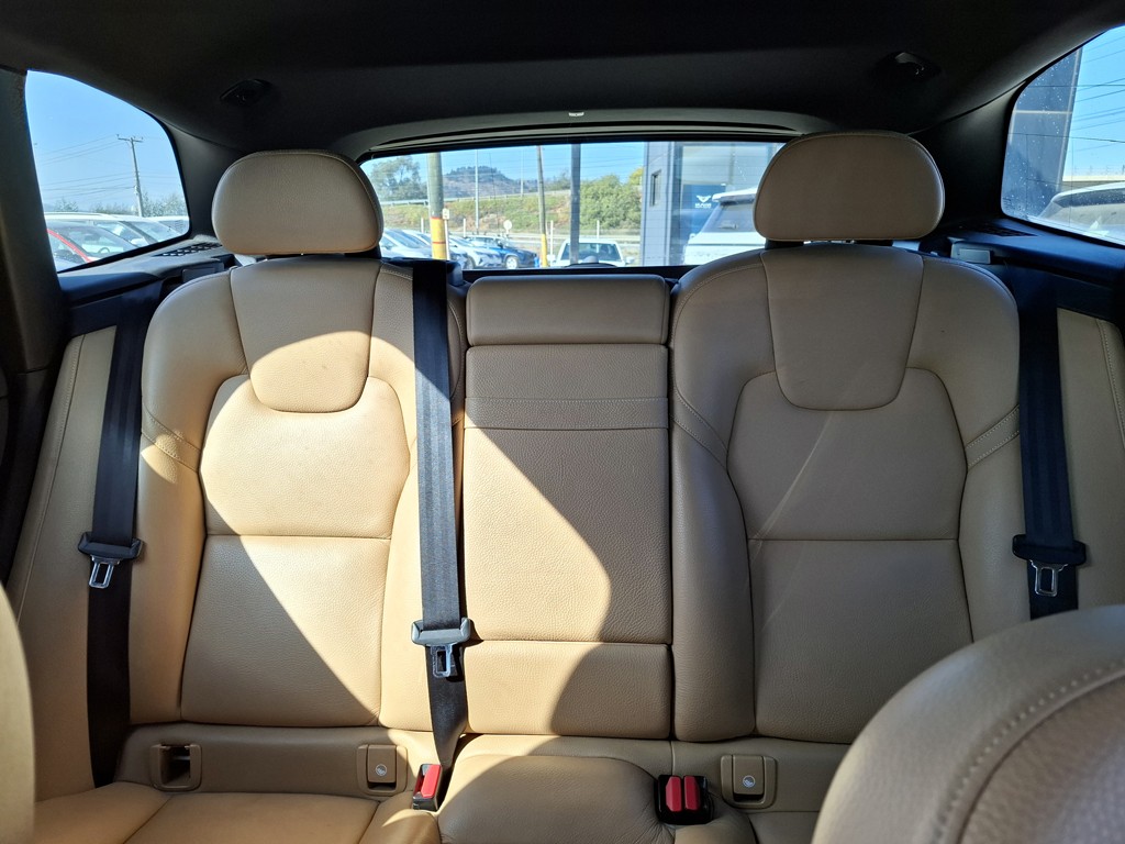 Volvo Xc60 2.0 D4 Diesel Kinetic 4x4 At 5p año 2018