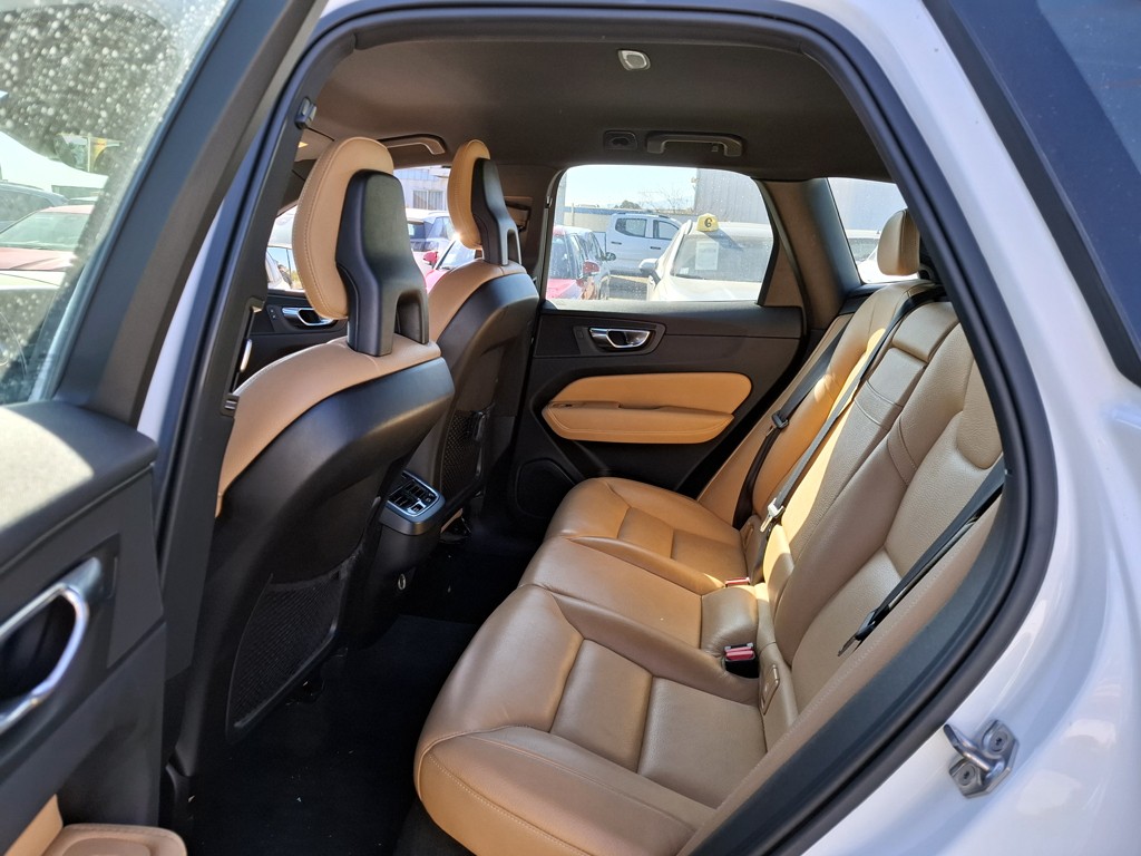 Volvo Xc60 2.0 D4 Diesel Kinetic 4x4 At 5p año 2018
