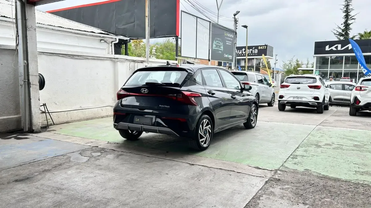 Hyundai I20 1.4 Plus Fl Bi3 4x2 Hb Mt 5p año 2025