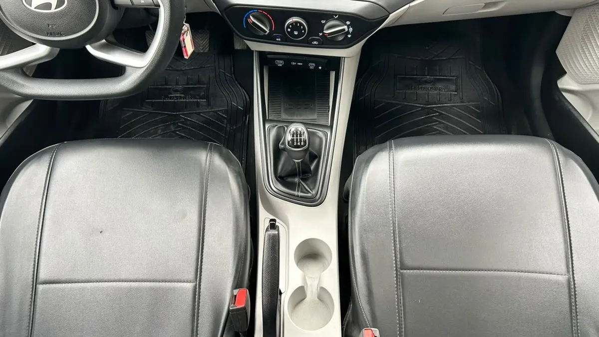 Hyundai I20 1.4 Plus Fl Bi3 4x2 Hb Mt 5p año 2025