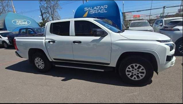 Mitsubishi L200 2.4 Katana Xr Diesel 4x2 Dob. Cab. Euro6 Mt 4p año 2026