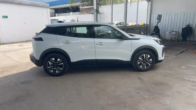 Peugeot 2008 1.2 Active Pack Puretech 130hp 4x2 Mt 5p año 2025