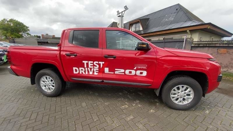 Mitsubishi L200 2.4 Katana Xrt Diesel 4x4 Dob. Cab. Euri6 Mt 4p año 2026