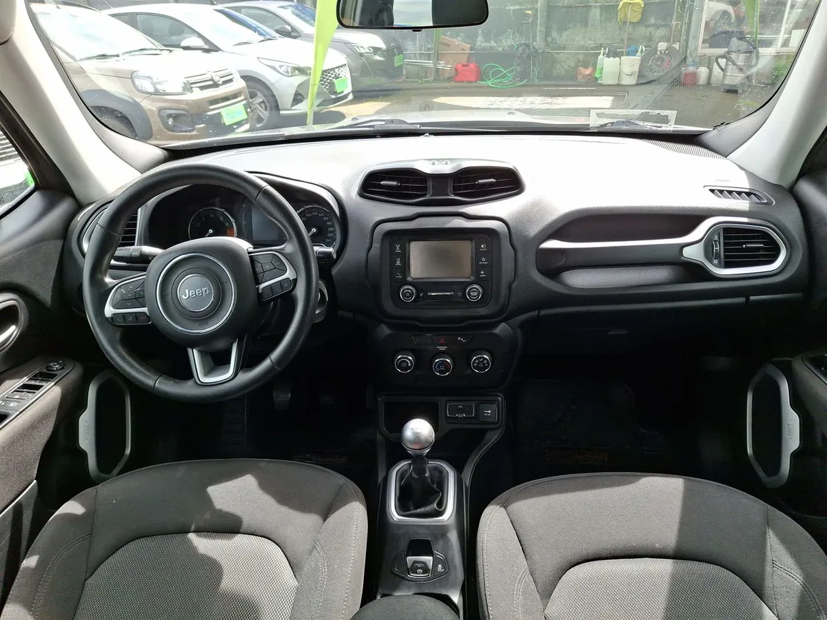 Jeep Renegade 1.8 Sport Lx 4x2 Radio 5 Mt 5p año 2019