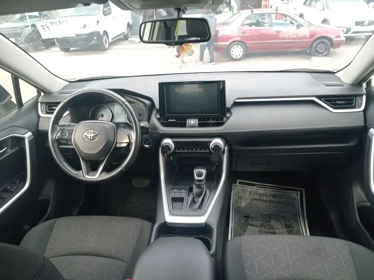 Toyota Rav 4 2.0 Xle 4x2 Cvt At 5p año 2020