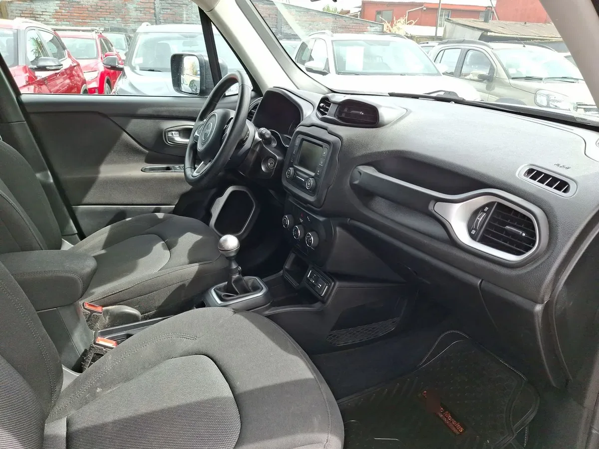Jeep Renegade 1.8 Sport Lx 4x2 Radio 5 Mt 5p año 2019