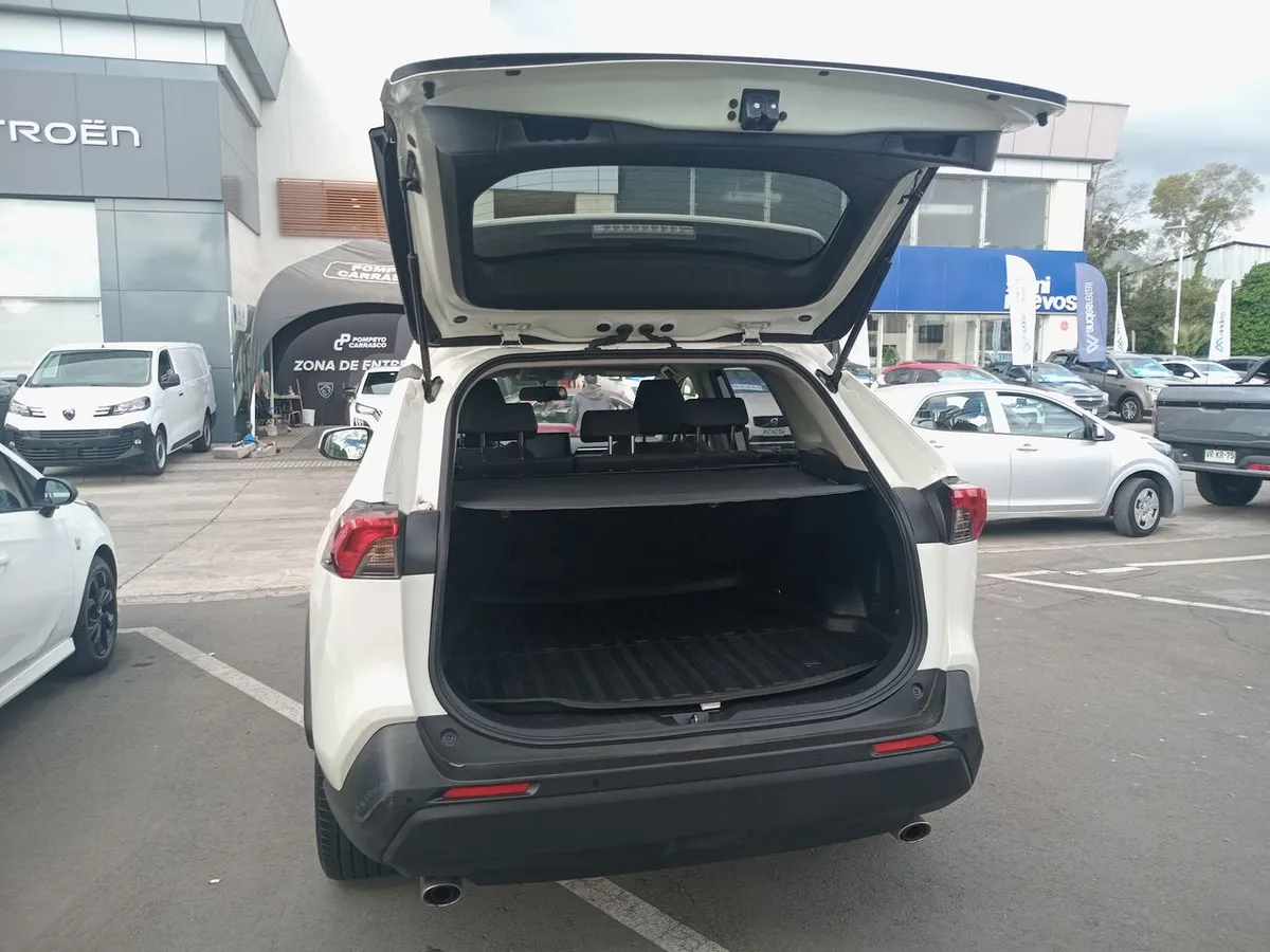 Toyota Rav 4 2.0 Xle 4x2 Cvt At 5p año 2020
