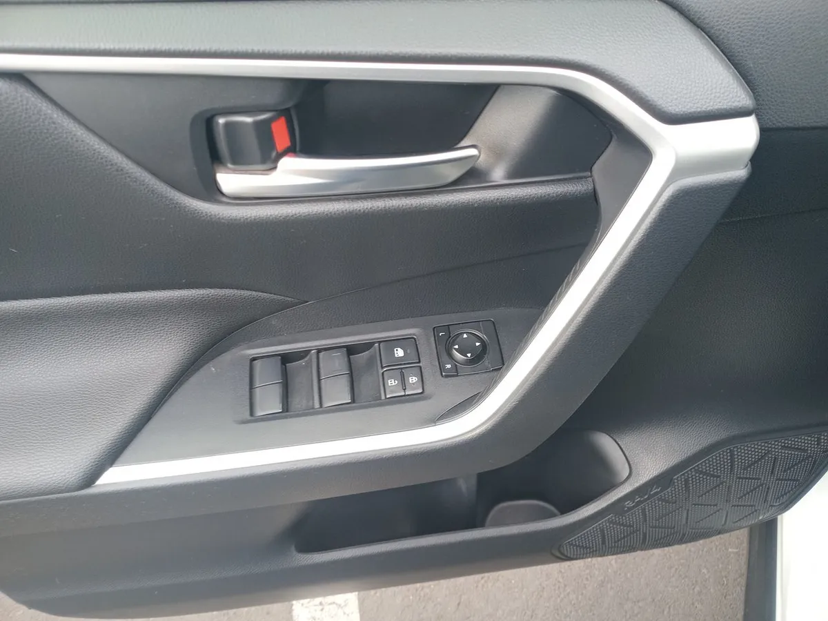 Toyota Rav 4 2.0 Xle 4x2 Cvt At 5p año 2020