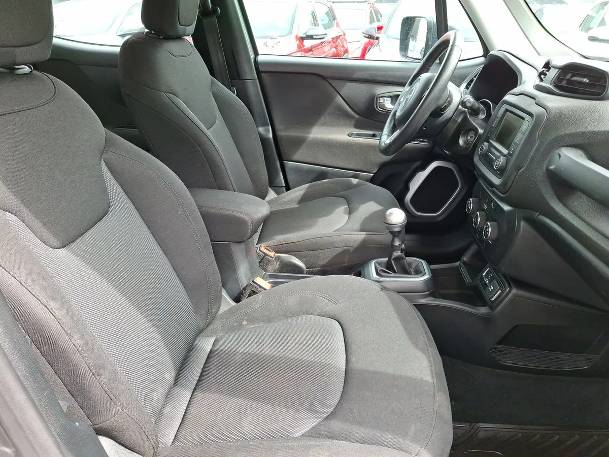 Jeep Renegade 1.8 Sport Lx 4x2 Radio 5 Mt 5p año 2019