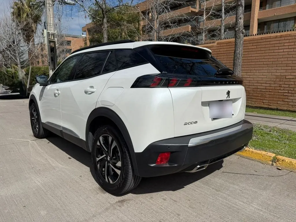 Peugeot 2008 130 Eat8 1.2 Aut año 2022