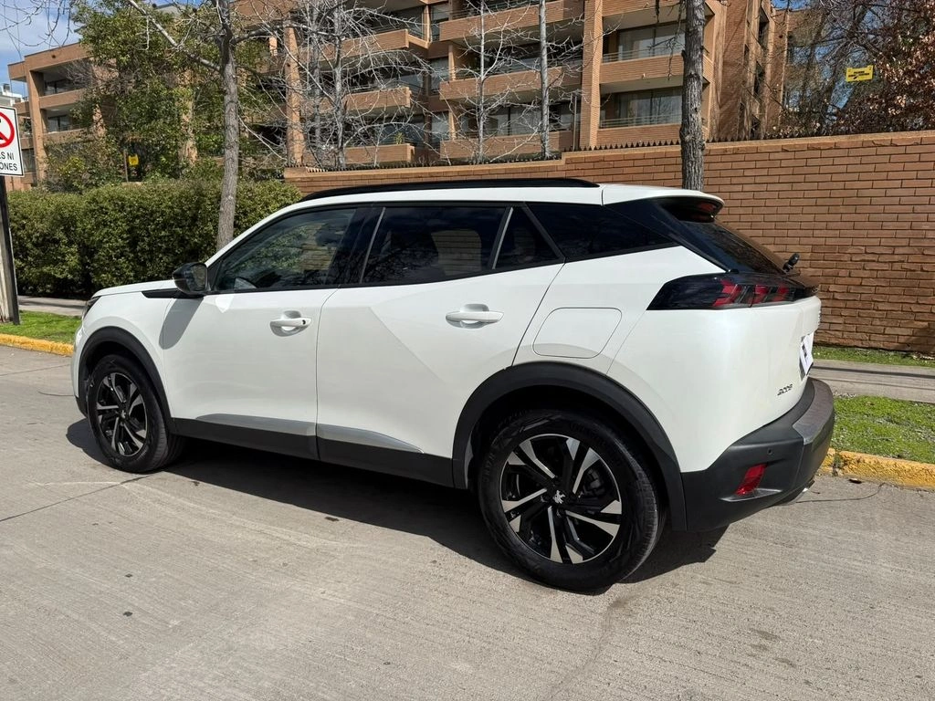 Peugeot 2008 130 Eat8 1.2 Aut año 2022