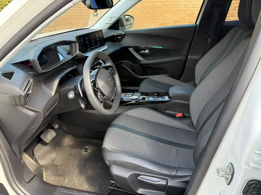 Peugeot 2008 130 Eat8 1.2 Aut año 2022