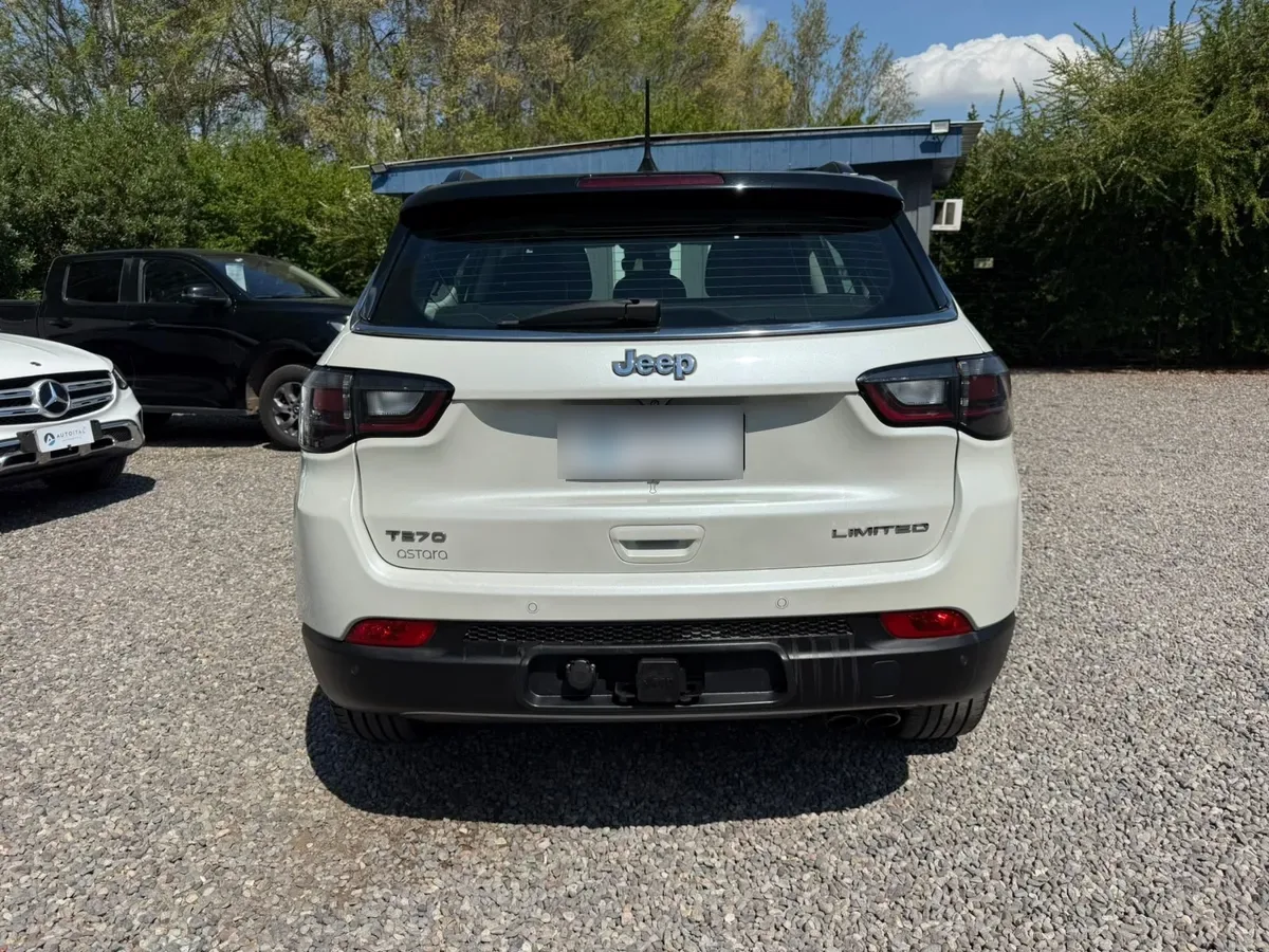 JEEP COMPASS  año 2024