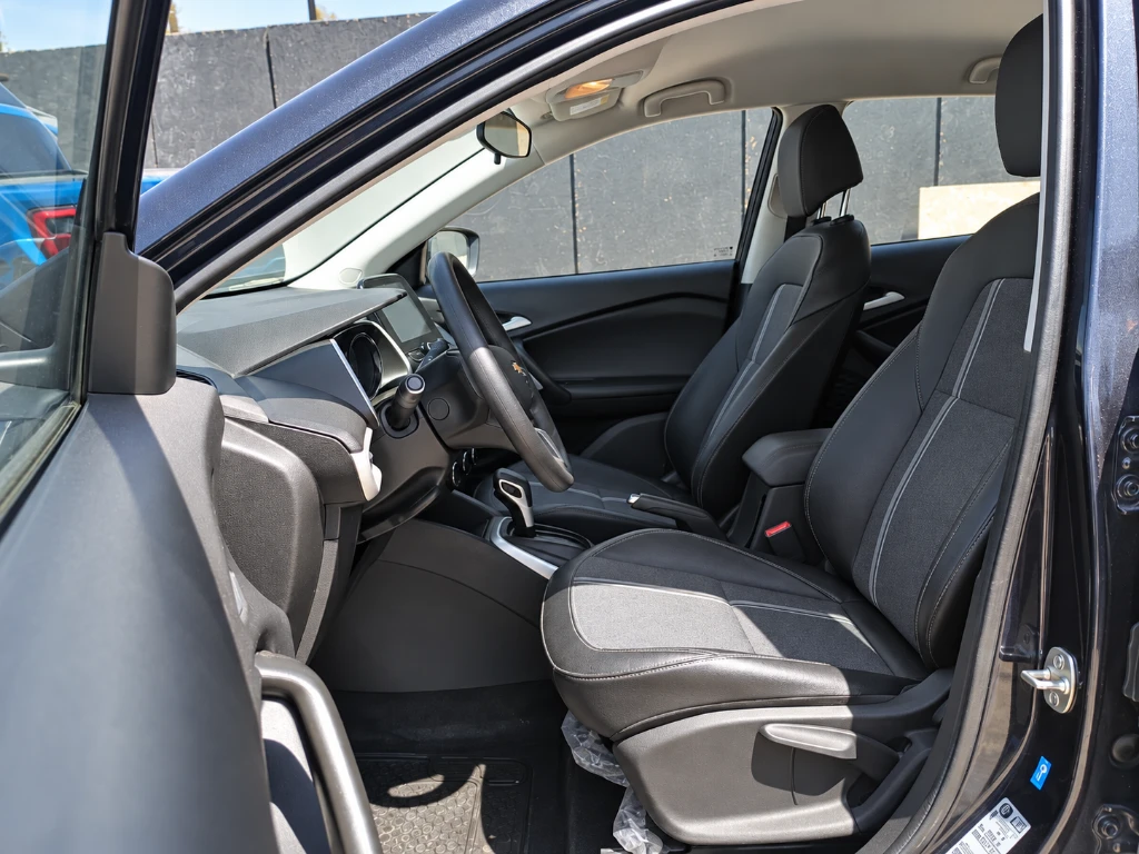 Chevrolet Tracker 1.2t Ltz R 4x2 At 5p año 2025