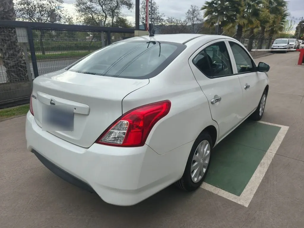 Nissan Versa Sense 1.6 At año 2021