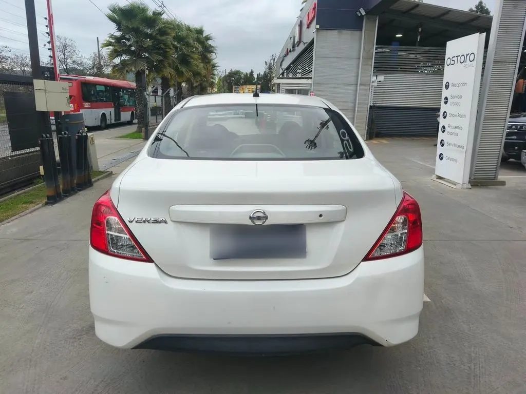 Nissan Versa Sense 1.6 At año 2021