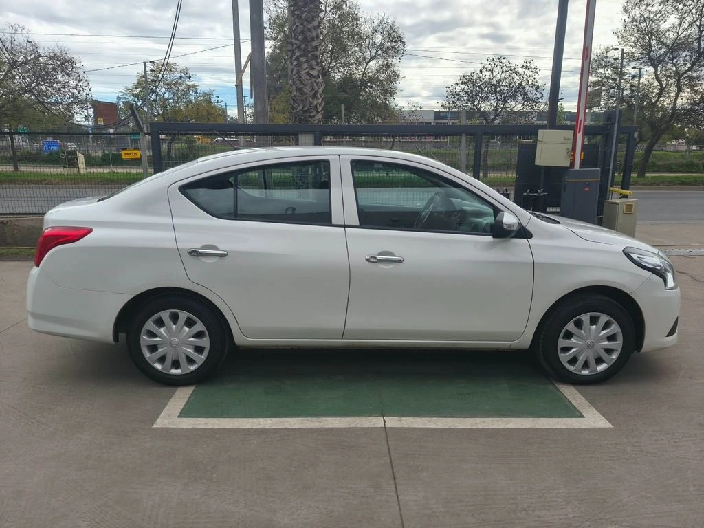 Nissan Versa Sense 1.6 At año 2021