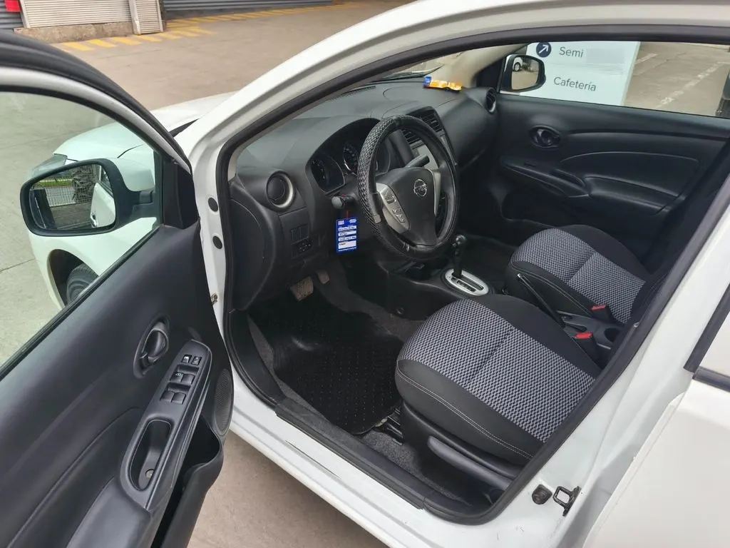 Nissan Versa Sense 1.6 At año 2021