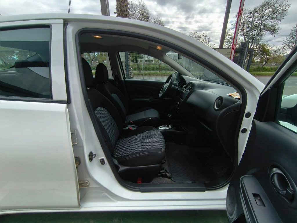 Nissan Versa Sense 1.6 At año 2021