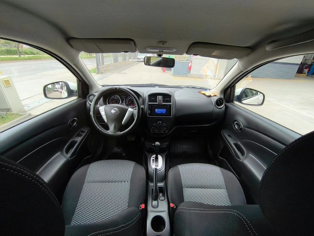 Nissan Versa Sense 1.6 At año 2021