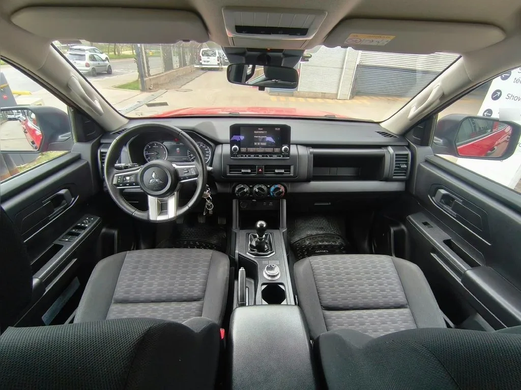 Mitsubishi L200 Katana Xrt 2.4 Mt 4x4 año 2024