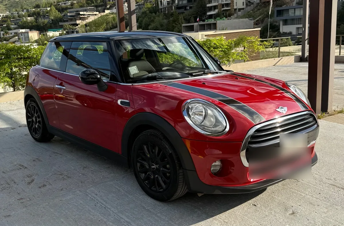 MINI F56 1.5 Black Mt año 2018