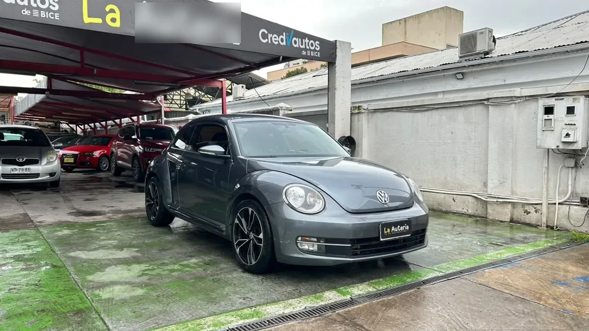 Volkswagen Beetle 1.4 Design 4x2 At 3p año 2015